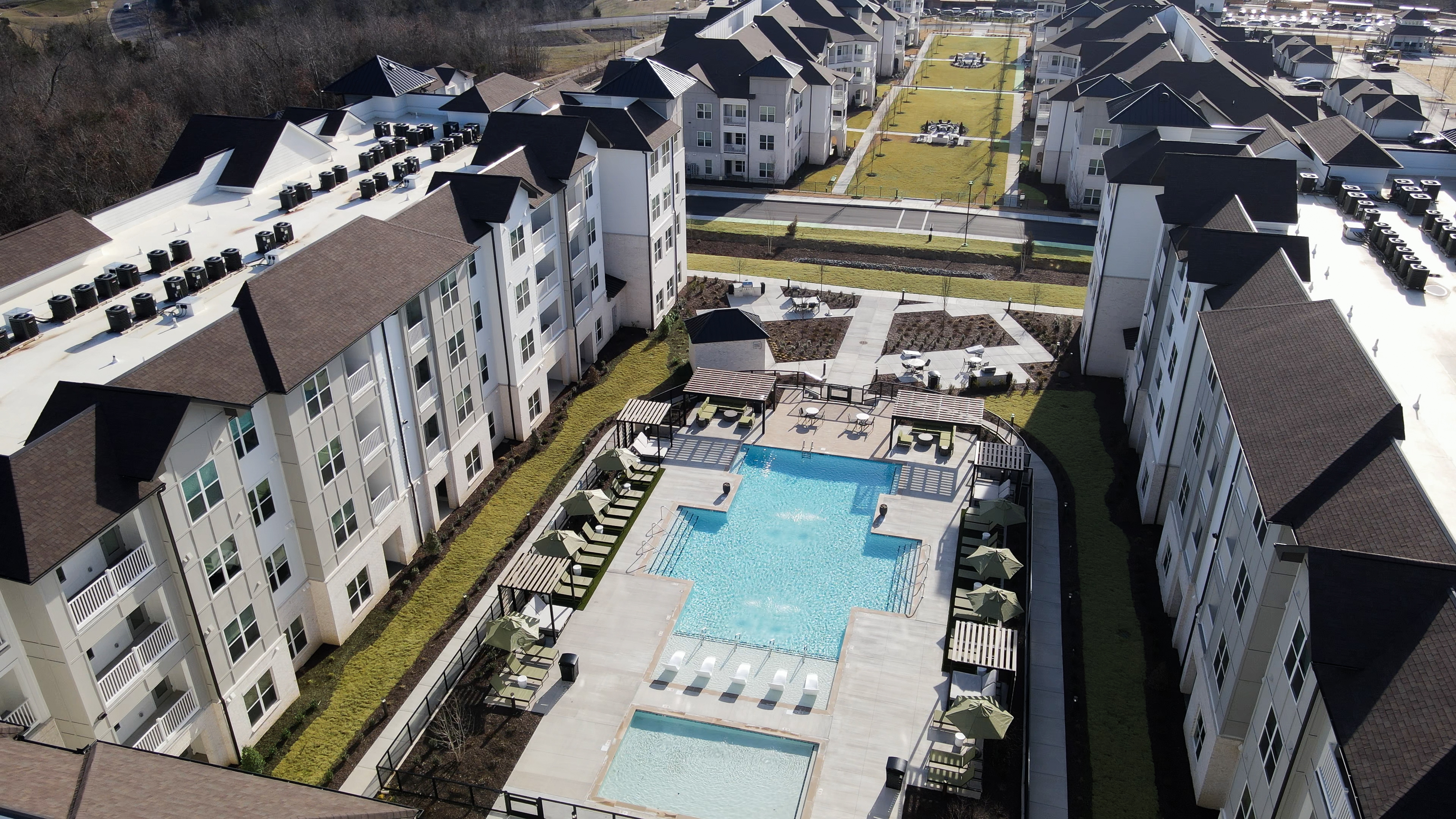 Grand courtyard at the Ravelle apartments in Nashville, Tennesse. Grand courtyard at the Ravelle apartments in Nashville, Tennesse.