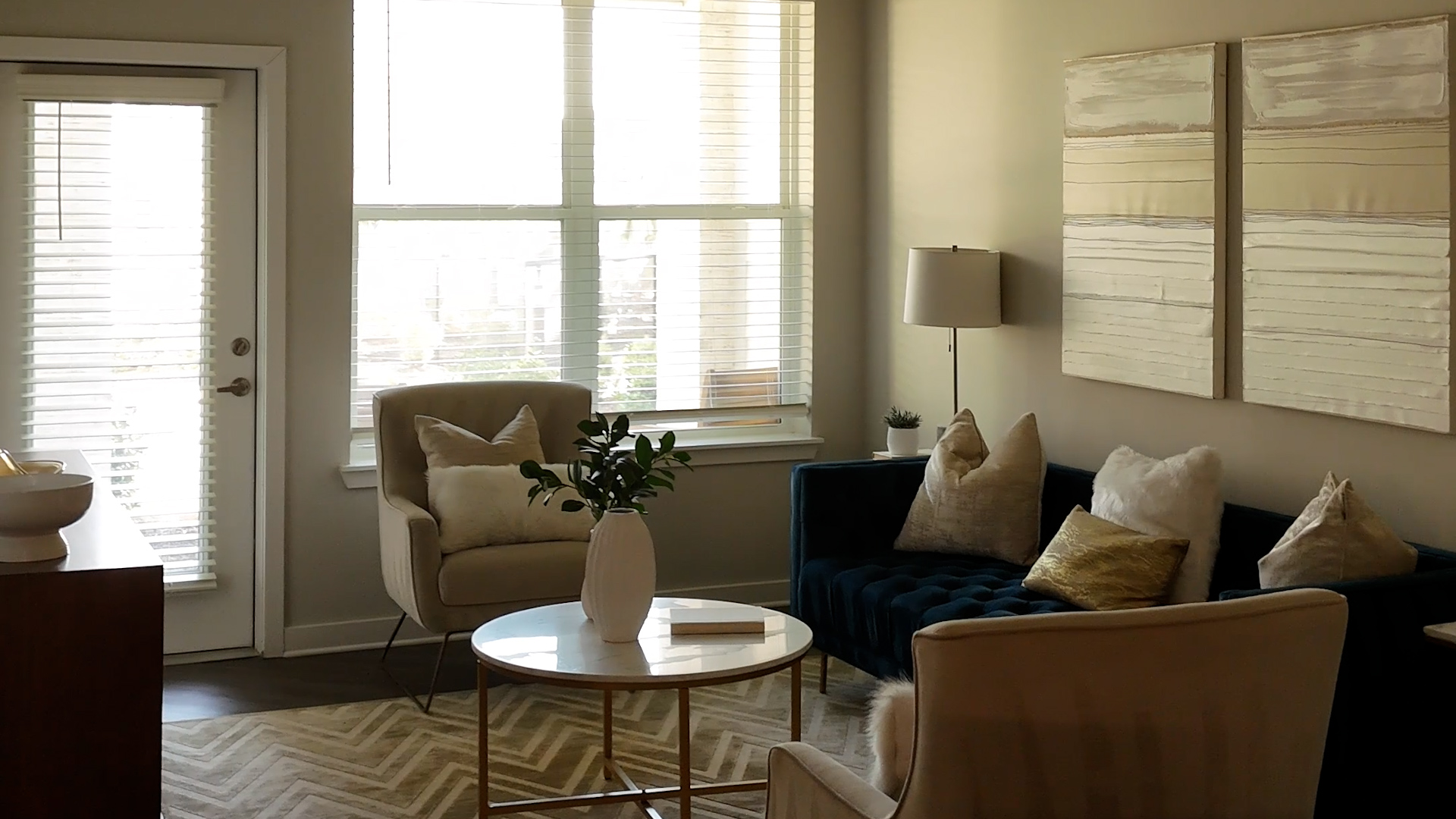 Living space of 1b/1b Horizon Floor Plan Apartment at The Ravelle in Nashville, TN