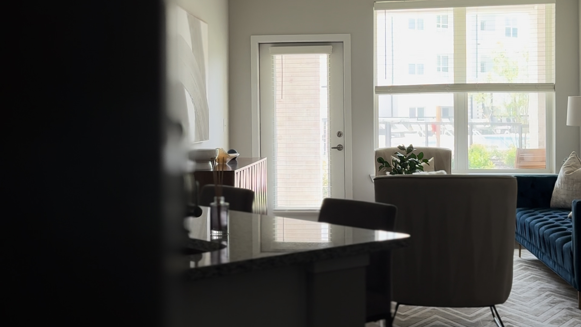 Open concept living area of 1B/1B Horizon Floor Plan Apartment at The Ravelle in Nashville, TN