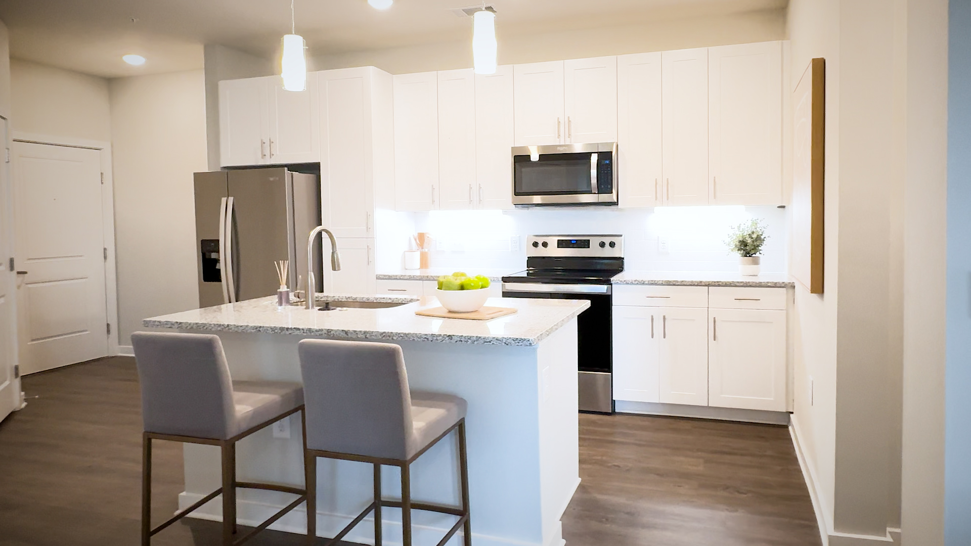 Kitchen in 1B/1B Horizon Floor Plan Apartment at The Ravelle in Nashville, TN