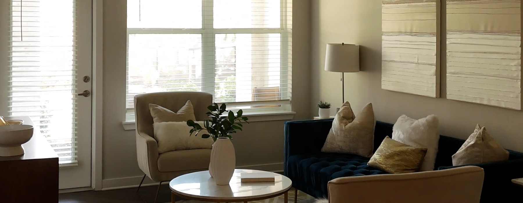 Living space of 1b/1b Horizon Floor Plan Apartment at The Ravelle in Nashville, TN